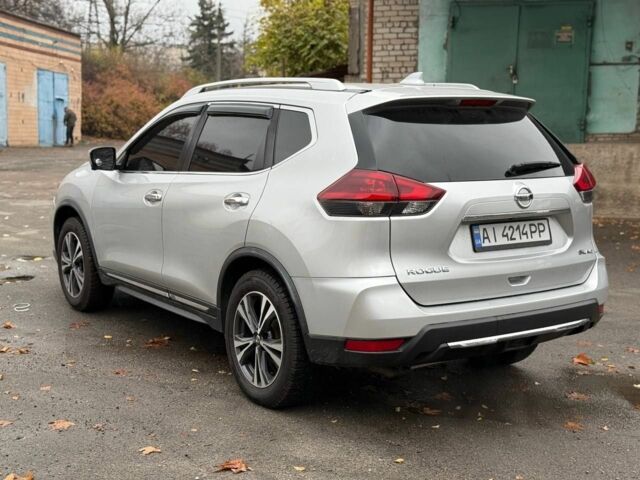 Серый Ниссан Rogue, объемом двигателя 2.5 л и пробегом 170 тыс. км за 12999 $, фото 4 на Automoto.ua