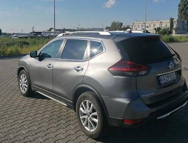 Ниссан Rogue 2018 в Радомышле на Automoto.ua Серый Ниссан Rogue, объемом двигателя 2.49 л и пробегом 104 тыс. км за 13800 $, фото 2 на Automoto.ua