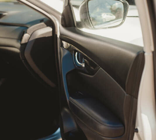 Серый Ниссан Rogue, объемом двигателя 2.5 л и пробегом 197 тыс. км за 15700 $, фото 7 на Automoto.ua