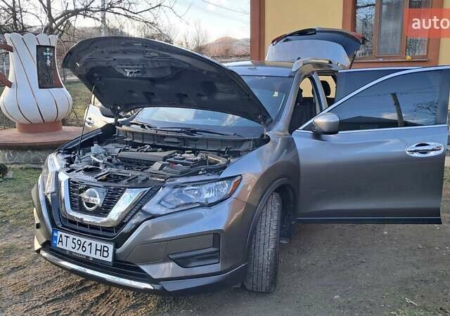 Серый Ниссан Rogue, объемом двигателя 2.49 л и пробегом 70 тыс. км за 15555 $, фото 7 на Automoto.ua
