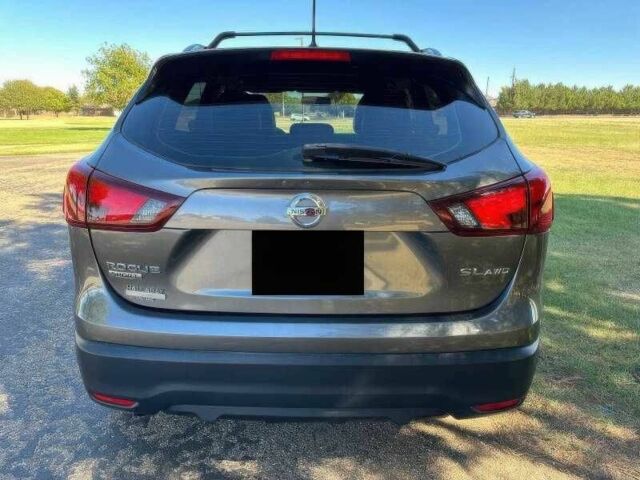 Сірий Ніссан Rogue, об'ємом двигуна 2 л та пробігом 88 тис. км за 2018 $, фото 5 на Automoto.ua