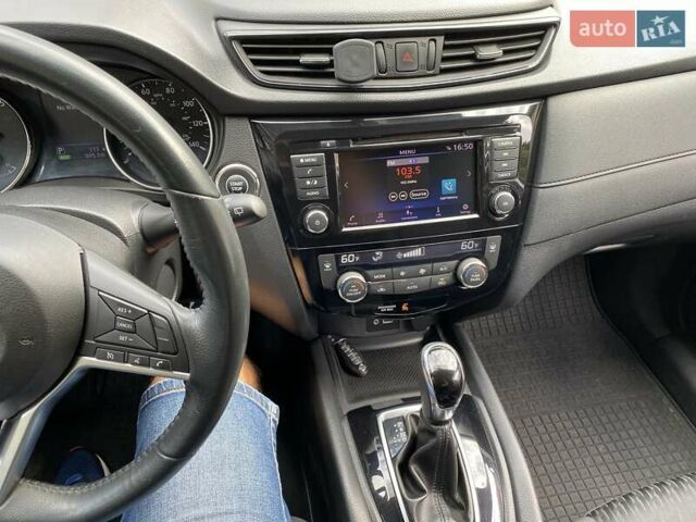 Серый Ниссан Rogue, объемом двигателя 2.5 л и пробегом 116 тыс. км за 16300 $, фото 2 на Automoto.ua