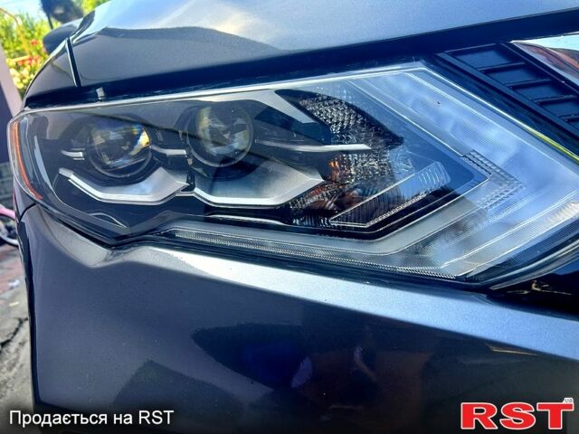 Серый Ниссан Rogue, объемом двигателя 2.5 л и пробегом 77 тыс. км за 16000 $, фото 3 на Automoto.ua