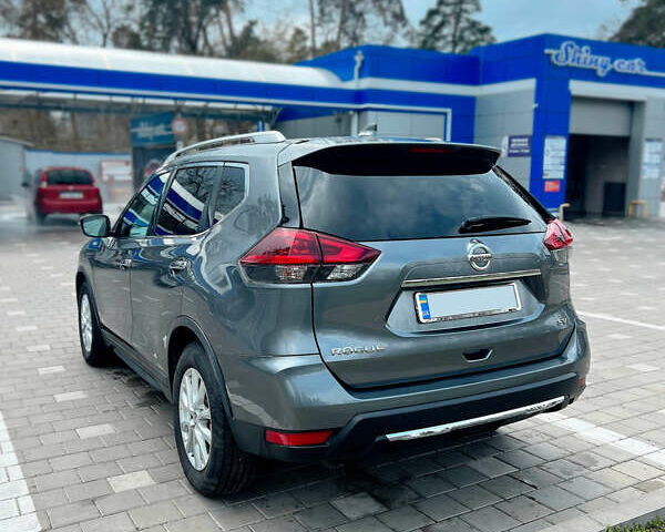 Серый Ниссан Rogue, объемом двигателя 2.49 л и пробегом 139 тыс. км за 15200 $, фото 3 на Automoto.ua