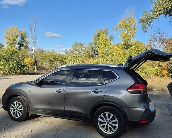 Серый Ниссан Rogue, объемом двигателя 2.49 л и пробегом 105 тыс. км за 17600 $, фото 5 на Automoto.ua