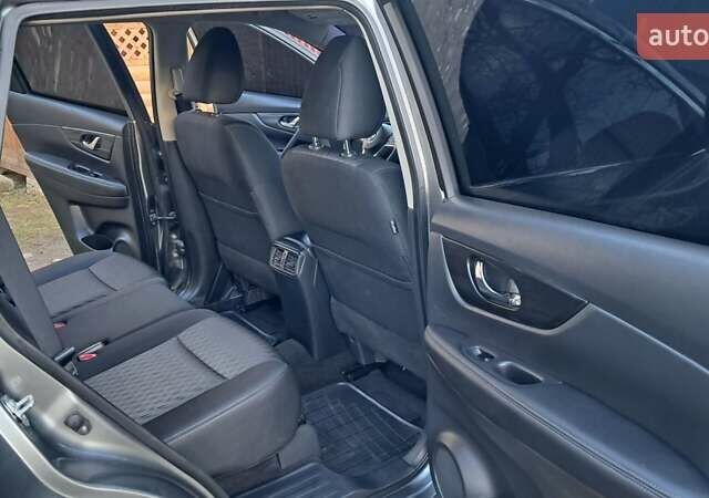 Серый Ниссан Rogue, объемом двигателя 2.49 л и пробегом 70 тыс. км за 15555 $, фото 15 на Automoto.ua