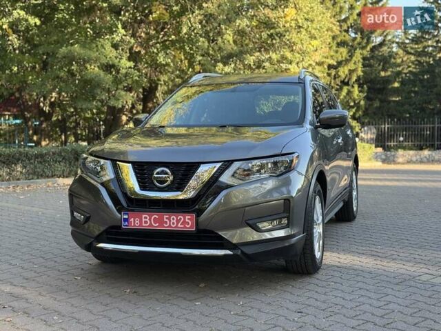 Серый Ниссан Rogue, объемом двигателя 2 л и пробегом 147 тыс. км за 15900 $, фото 2 на Automoto.ua