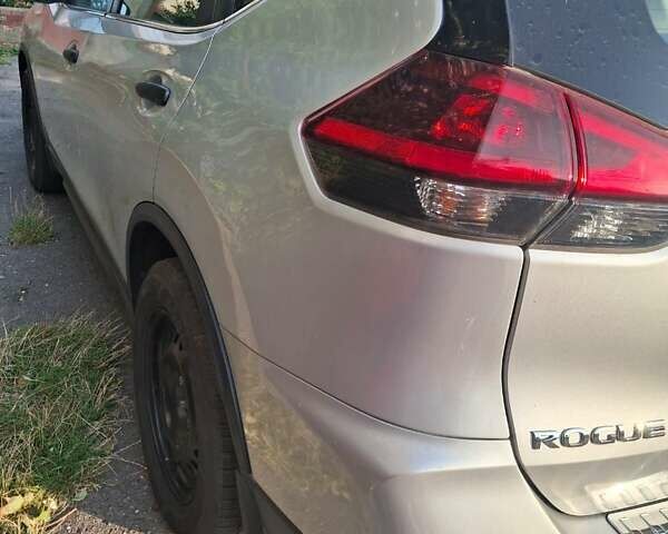 Серый Ниссан Rogue, объемом двигателя 2.5 л и пробегом 160 тыс. км за 15700 $, фото 6 на Automoto.ua
