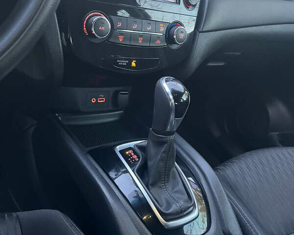 Серый Ниссан Rogue, объемом двигателя 2.49 л и пробегом 115 тыс. км за 12800 $, фото 68 на Automoto.ua