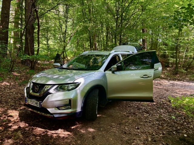 Серый Ниссан Rogue, объемом двигателя 2.5 л и пробегом 75 тыс. км за 14500 $, фото 4 на Automoto.ua