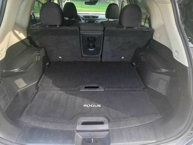 Серый Ниссан Rogue, объемом двигателя 2.5 л и пробегом 143 тыс. км за 12500 $, фото 6 на Automoto.ua