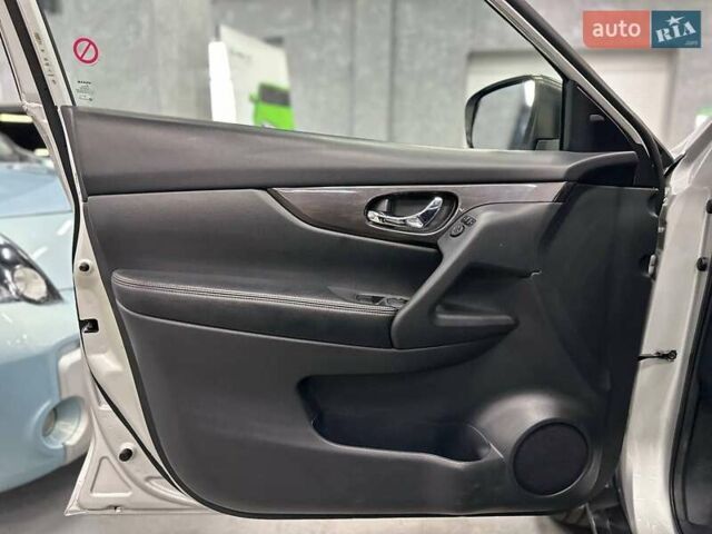 Серый Ниссан Rogue, объемом двигателя 2.5 л и пробегом 125 тыс. км за 15499 $, фото 12 на Automoto.ua