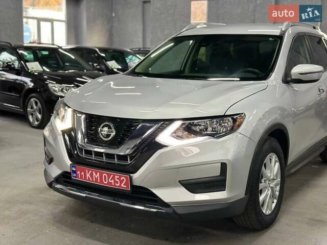 Серый Ниссан Rogue, объемом двигателя 2.5 л и пробегом 125 тыс. км за 15499 $, фото 2 на Automoto.ua