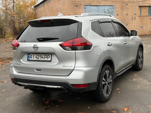 Серый Ниссан Rogue, объемом двигателя 2.5 л и пробегом 170 тыс. км за 12999 $, фото 2 на Automoto.ua