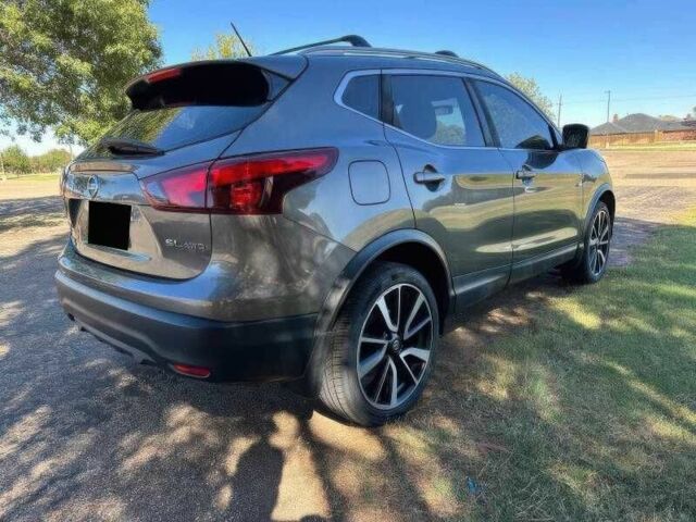 Сірий Ніссан Rogue, об'ємом двигуна 2 л та пробігом 88 тис. км за 2018 $, фото 4 на Automoto.ua