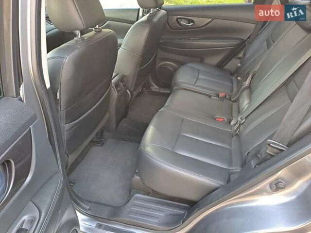 Серый Ниссан Rogue, объемом двигателя 2.5 л и пробегом 274 тыс. км за 14800 $, фото 2 на Automoto.ua