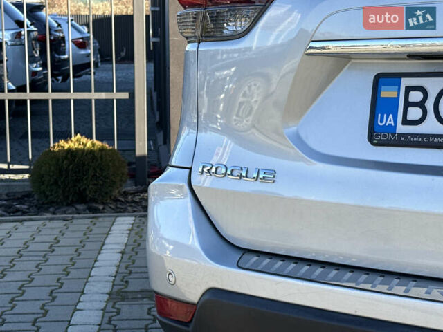 Серый Ниссан Rogue, объемом двигателя 2.49 л и пробегом 180 тыс. км за 15500 $, фото 9 на Automoto.ua