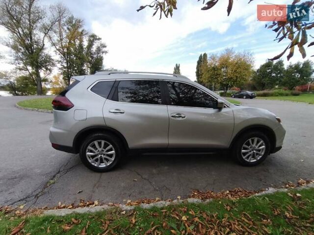 Серый Ниссан Rogue, объемом двигателя 2.49 л и пробегом 159 тыс. км за 15500 $, фото 3 на Automoto.ua