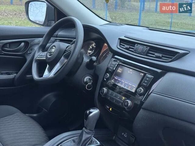 Серый Ниссан Rogue, объемом двигателя 2.49 л и пробегом 256 тыс. км за 15000 $, фото 22 на Automoto.ua