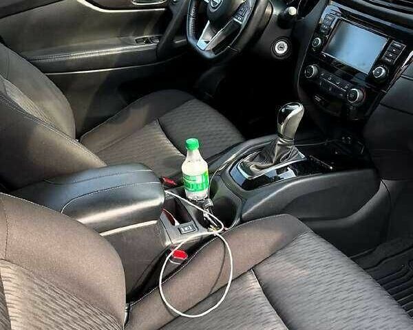 Серый Ниссан Rogue, объемом двигателя 2.5 л и пробегом 155 тыс. км за 10000 $, фото 6 на Automoto.ua