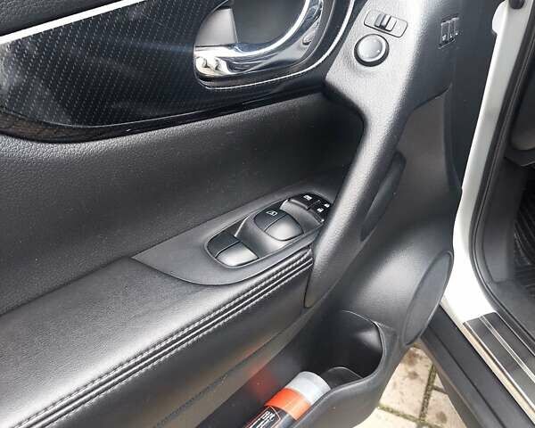 Серый Ниссан Rogue, объемом двигателя 2.49 л и пробегом 134 тыс. км за 15600 $, фото 15 на Automoto.ua