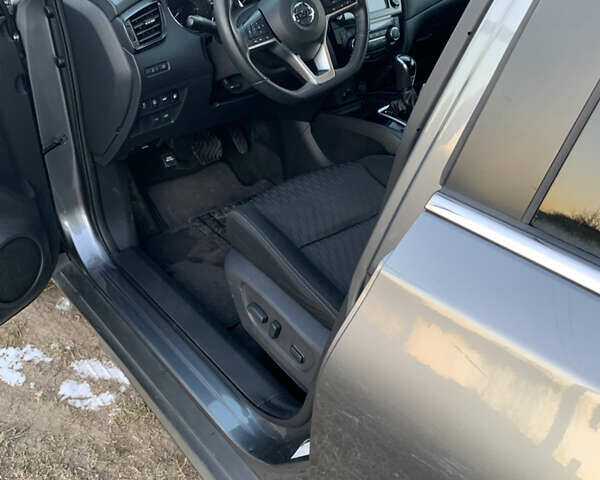 Серый Ниссан Rogue, объемом двигателя 2.49 л и пробегом 112 тыс. км за 18000 $, фото 6 на Automoto.ua