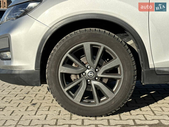 Серый Ниссан Rogue, объемом двигателя 2.49 л и пробегом 180 тыс. км за 15500 $, фото 7 на Automoto.ua
