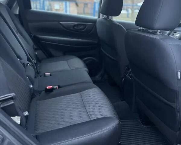 Серый Ниссан Rogue, объемом двигателя 2.49 л и пробегом 256 тыс. км за 15000 $, фото 19 на Automoto.ua