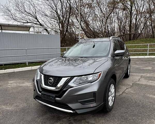 Серый Ниссан Rogue, объемом двигателя 2.49 л и пробегом 128 тыс. км за 14950 $, фото 1 на Automoto.ua