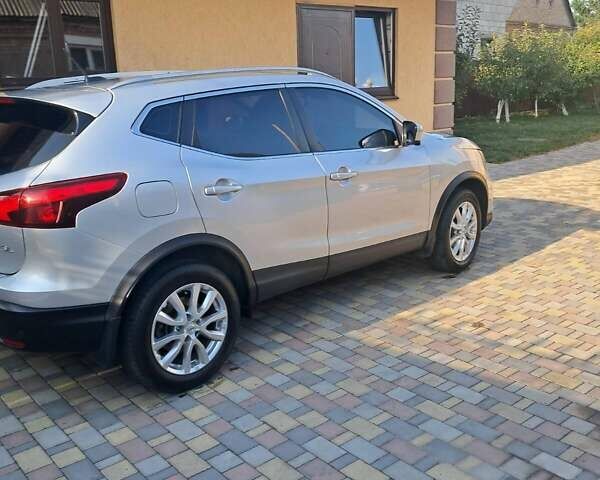 Серый Ниссан Rogue, объемом двигателя 2 л и пробегом 75 тыс. км за 15850 $, фото 2 на Automoto.ua