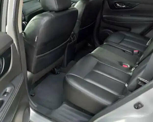 Серый Ниссан Rogue, объемом двигателя 2.49 л и пробегом 162 тыс. км за 14000 $, фото 9 на Automoto.ua