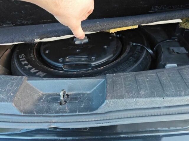 Серый Ниссан Rogue, объемом двигателя 2.5 л и пробегом 50 тыс. км за 12000 $, фото 7 на Automoto.ua