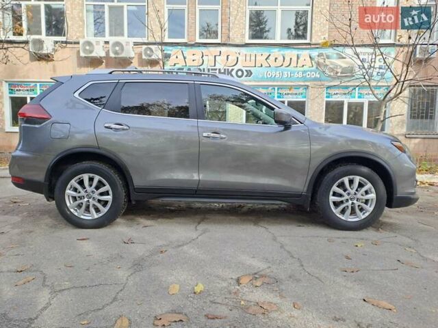 Серый Ниссан Rogue, объемом двигателя 2.5 л и пробегом 274 тыс. км за 14800 $, фото 11 на Automoto.ua