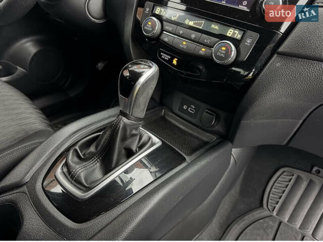 Серый Ниссан Rogue, объемом двигателя 2.5 л и пробегом 165 тыс. км за 16300 $, фото 12 на Automoto.ua