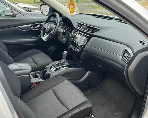 Серый Ниссан Rogue, объемом двигателя 2.49 л и пробегом 123 тыс. км за 15800 $, фото 9 на Automoto.ua