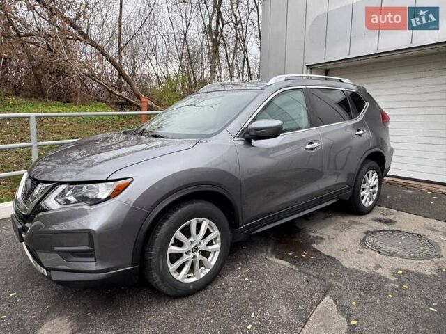Серый Ниссан Rogue, объемом двигателя 2.49 л и пробегом 128 тыс. км за 14950 $, фото 4 на Automoto.ua