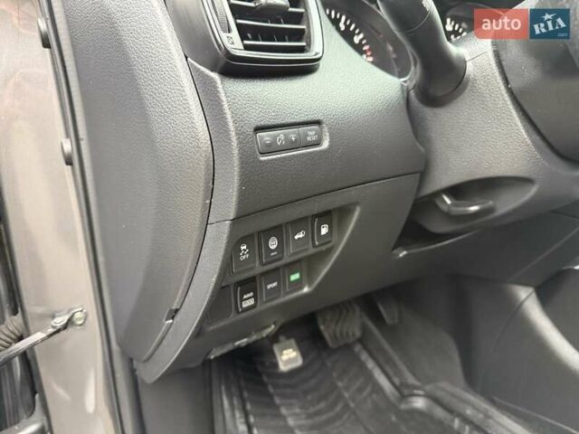 Серый Ниссан Rogue, объемом двигателя 2.49 л и пробегом 146 тыс. км за 14200 $, фото 18 на Automoto.ua