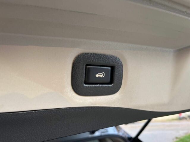 Серый Ниссан Rogue, объемом двигателя 2.5 л и пробегом 109 тыс. км за 18900 $, фото 7 на Automoto.ua