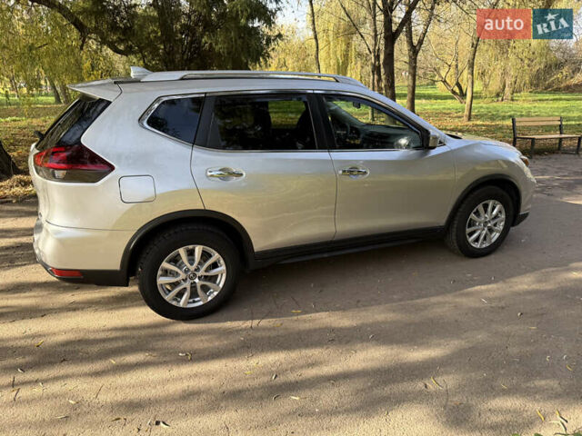 Серый Ниссан Rogue, объемом двигателя 2.49 л и пробегом 148 тыс. км за 14900 $, фото 8 на Automoto.ua