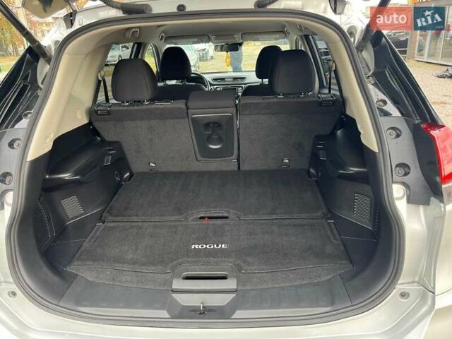 Серый Ниссан Rogue, объемом двигателя 2.49 л и пробегом 123 тыс. км за 15800 $, фото 6 на Automoto.ua