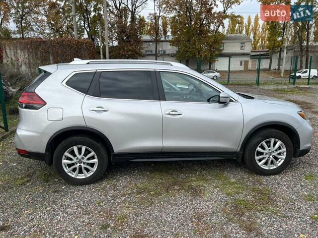 Серый Ниссан Rogue, объемом двигателя 2.49 л и пробегом 123 тыс. км за 15800 $, фото 2 на Automoto.ua