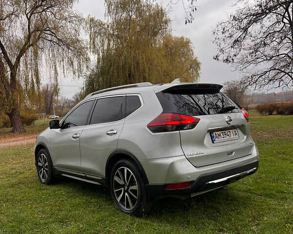 Серый Ниссан Rogue, объемом двигателя 2.49 л и пробегом 138 тыс. км за 16499 $, фото 3 на Automoto.ua