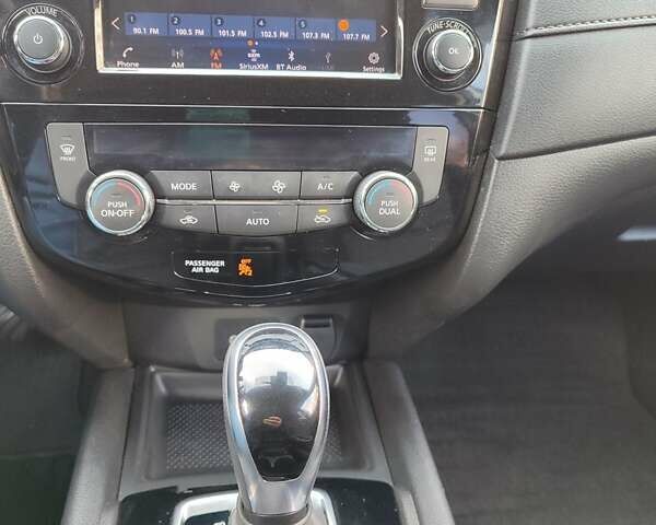 Сірий Ніссан Rogue, об'ємом двигуна 2.49 л та пробігом 15 тис. км за 18300 $, фото 17 на Automoto.ua