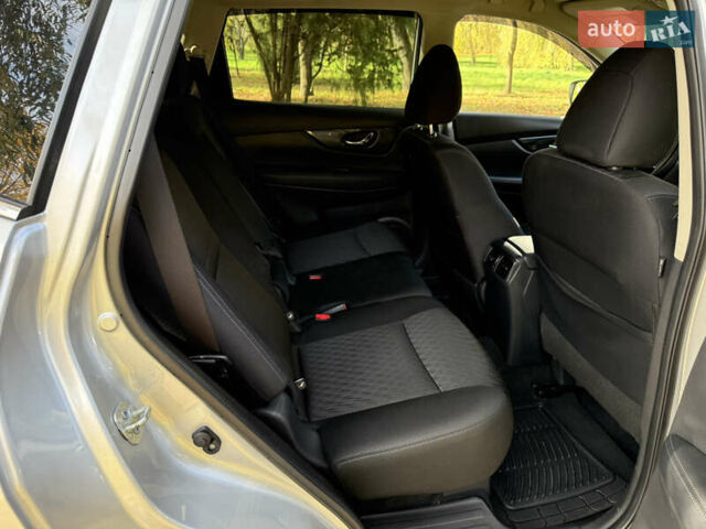 Серый Ниссан Rogue, объемом двигателя 2.49 л и пробегом 148 тыс. км за 14900 $, фото 40 на Automoto.ua