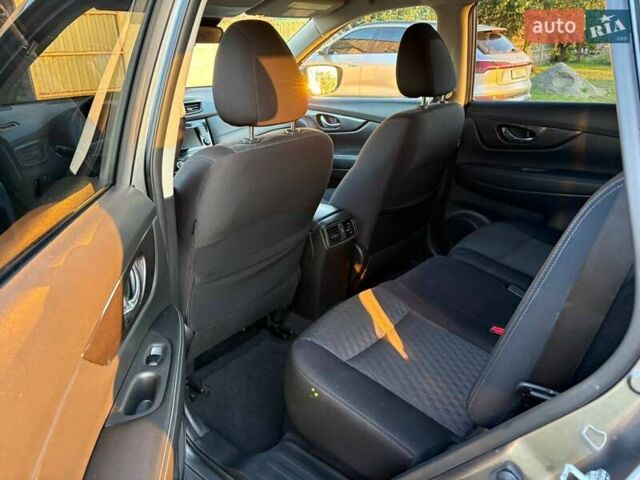 Серый Ниссан Rogue, объемом двигателя 2.49 л и пробегом 93 тыс. км за 19700 $, фото 6 на Automoto.ua