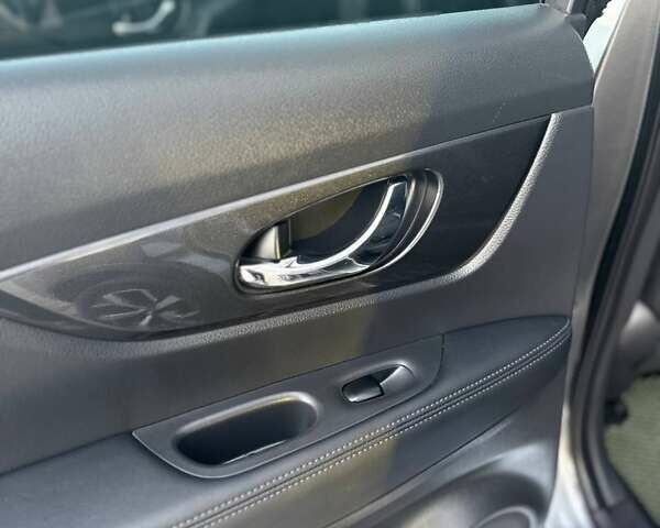 Серый Ниссан Rogue, объемом двигателя 2.49 л и пробегом 89 тыс. км за 15500 $, фото 25 на Automoto.ua