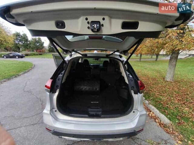 Серый Ниссан Rogue, объемом двигателя 2.49 л и пробегом 159 тыс. км за 15500 $, фото 11 на Automoto.ua