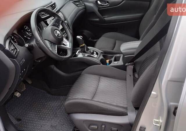 Серый Ниссан Rogue, объемом двигателя 2.49 л и пробегом 68 тыс. км за 16900 $, фото 6 на Automoto.ua