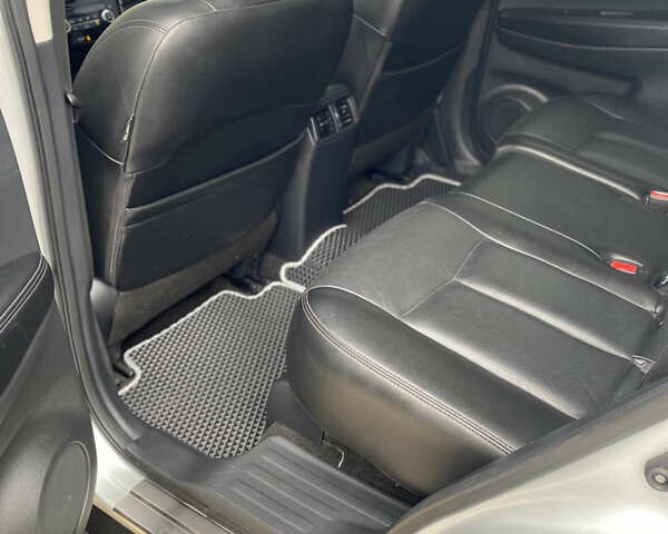 Серый Ниссан Rogue, объемом двигателя 2.5 л и пробегом 170 тыс. км за 14999 $, фото 10 на Automoto.ua