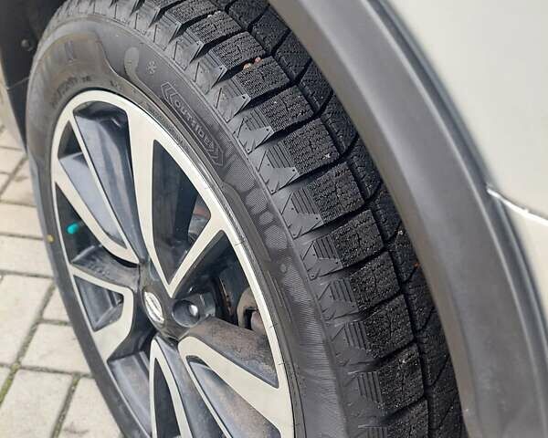 Серый Ниссан Rogue, объемом двигателя 2.49 л и пробегом 134 тыс. км за 15600 $, фото 5 на Automoto.ua